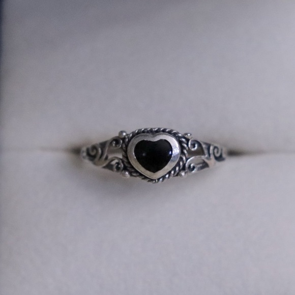 Sterling Silver Filigree with Black Heart Shaped Onyx Ring - Size 6.75 - Picture 5 of 9
